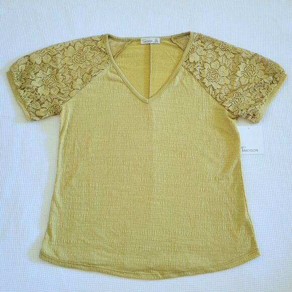 89th & Madison Tops - 89th + Madison Floral💐Lace Sleeve Top - NWT